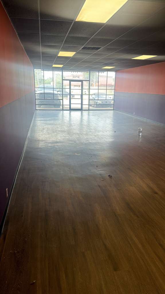 3715 Lamar Ave interior — photo 5